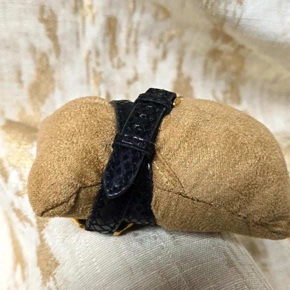 Michael Kors Runway MK2256 Women's Black Leather Analog Dial Quartz Watc… - Picture 5 of 6